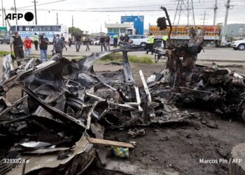 Violencia deja dos policías muertos y ocho carceleros retenidos en Ecuador