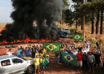 Continúan los bloqueos de los camioneros en Brasil por derrota de Bolsonaro