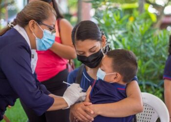 El Salvador registra una cobertura de vacunación general arriba del 90%