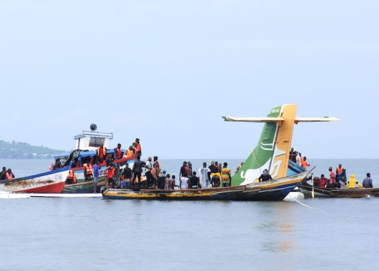 Al menos 26 personas fueron rescatadas con vida del avión estrellado en el Lago Victoria en Tanzania