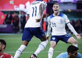 Inglaterra avanza a octavos de final tras vencer 3-0 a Gales