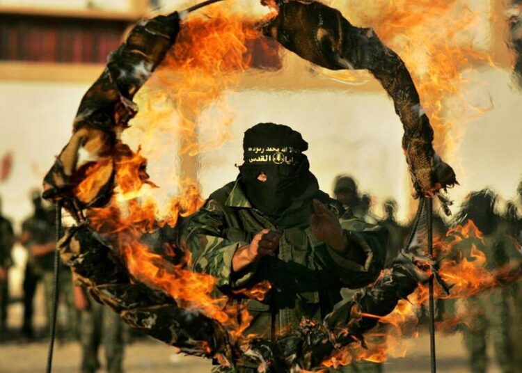 Fiscalía ordena captura de estafadores y extorsionistas de la zona central y paracentral del país