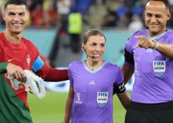 Inglaterra avanza a octavos de final tras vencer 3-0 a Gales