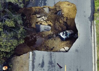 Lluvias, aludes y socavones no dan tregua a California