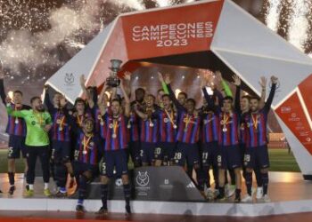 Sigue en Nepal la búsqueda de las víctimas de accidente aéreo