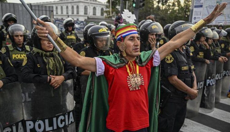 Dos muertos y decenas de heridos tras una estampida cerca de un estadio en Irak