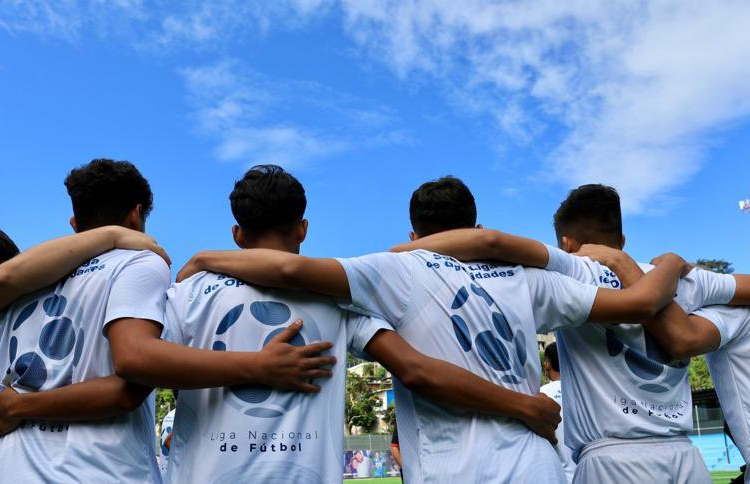 Lluvias, aludes y socavones no dan tregua a California