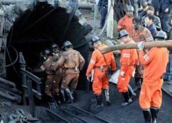 Más de 50 personas atrapadas en una mina de China