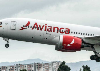 Usuarios denuncian que Avianca “cobra hasta $150” por permitir llevar Pollo Campero en sus vuelos
