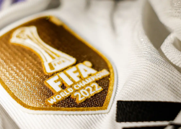 Real Madrid estrena distintivo de campeón del Mundial de Clubes