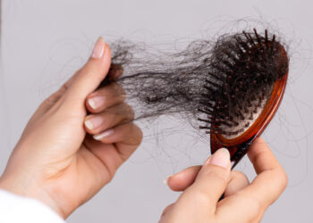 Especialistas señalan que la menopausia afecta el cabello de la mujer