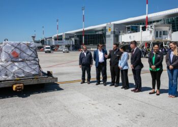 El Salvador recibe donación de más de 100 mil dosis de vacunas de refuerzo contra la COVID-19