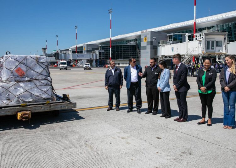 El Salvador recibe donación de más de 100 mil dosis de vacunas de refuerzo contra la COVID-19