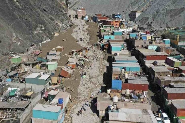 Asciende a 40 la cifra de fallecidos por deslave en Perú