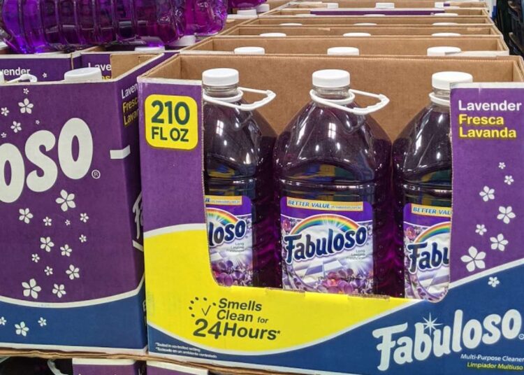 Retiran cerca de 5 millones de botellas del limpiador Fabuloso por contaminación bacteriana