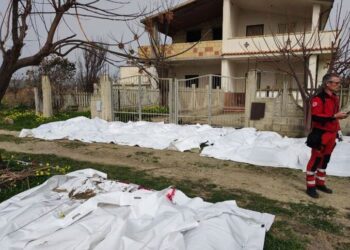 Un centenar de personas han muerto en el naufragio de Calabria al sur de Italia