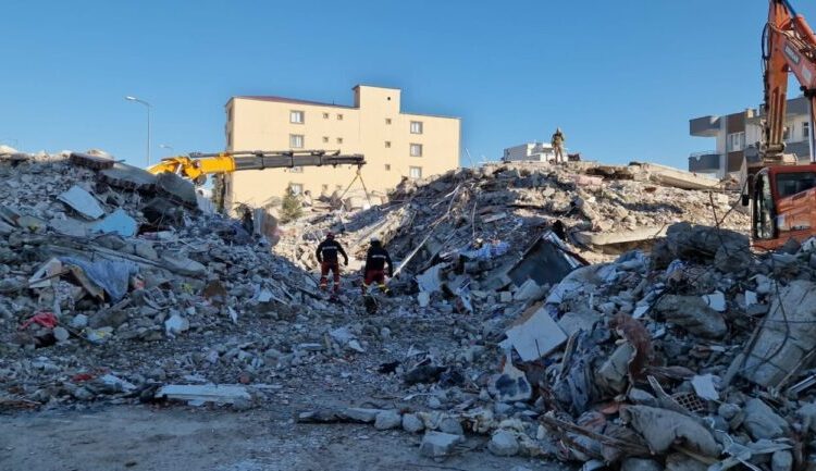 Fallecidos en Turquía por los terremotos ascienden a casi 21.000