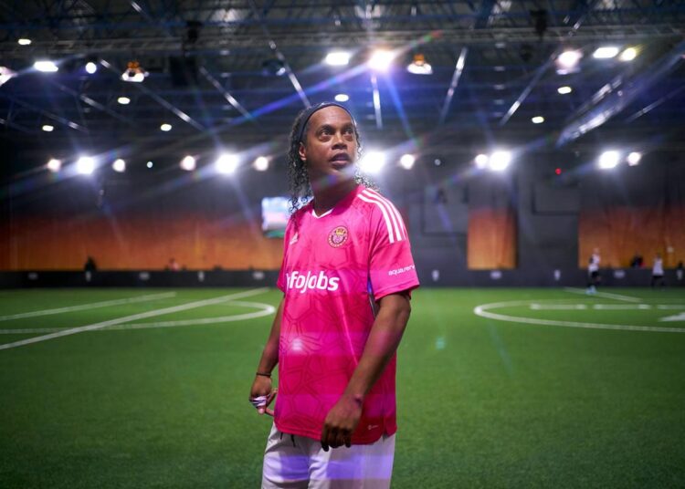Ronaldinho debuta con derrota en la Kings League