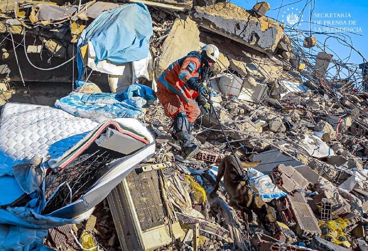 La misión humanitaria de El Salvador cumple este sábado su tercer día de trabajo en Turquía