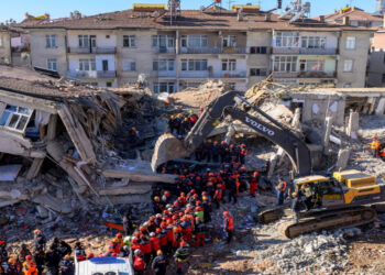 Crece temor a que surjan epidemias en zona turca afectada por el sismo