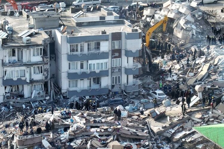 Elevan a 11.200 los fallecidos en Turquía y Siria por los terremotos