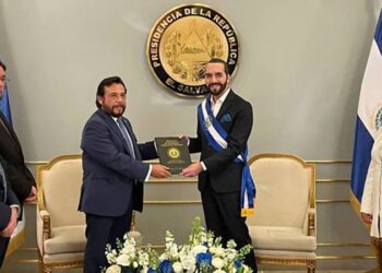 Congreso de Perú debatirá este martes el adelanto de elecciones