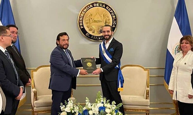 Congreso de Perú debatirá este martes el adelanto de elecciones