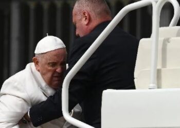 Papa Francisco permanecerá hospitalizado tras infección respiratoria