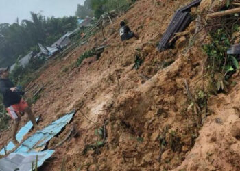 Al menos 10 fallecidos tras un derrumbe por lluvias en Indonesia