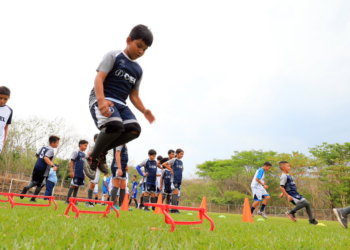 La CEL Lleva el sueño del fútbol a niños y jóvenes del oriente del país con nuevas escuelas