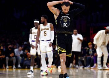 Anthony Davis comandó la victoria de los Lakers ante los Warriors