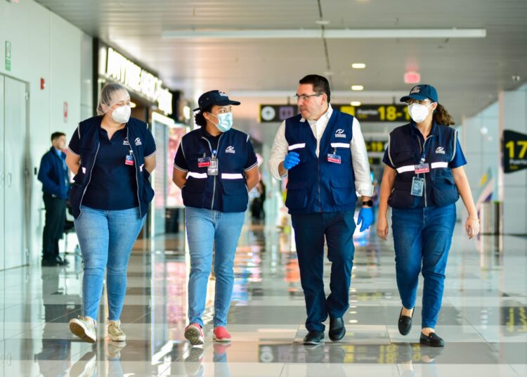 Defensoría del Consumidor realiza operativo en aeropuerto para proteger derechos de viajeros