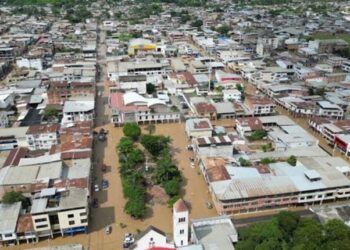 Tres fallecidos y unas 2.000 familias afectadas por inundación en la costa de Ecuador