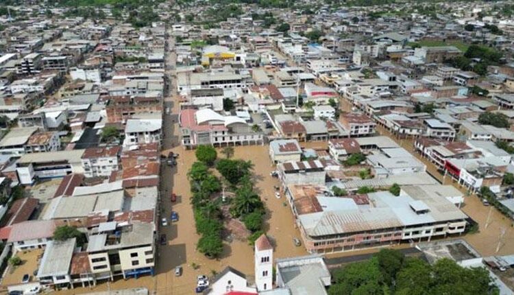Tres fallecidos y unas 2.000 familias afectadas por inundación en la costa de Ecuador
