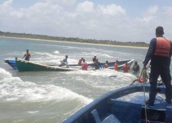 Un fallecido y 7 rescatados en naufragio en Nicaragua