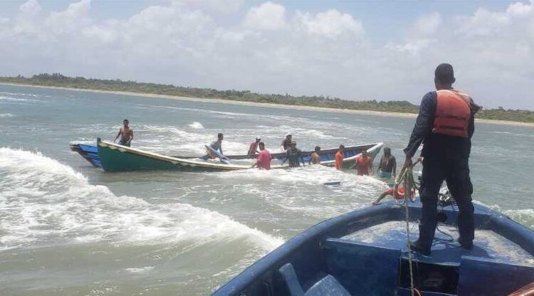 Un fallecido y 7 rescatados en naufragio en Nicaragua