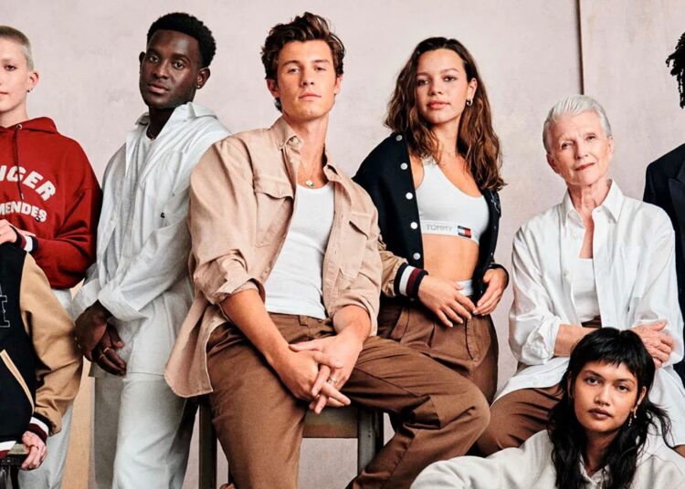 Tommy Hilfiger y Shawn Mendes reviven los años noventa con nueva colección