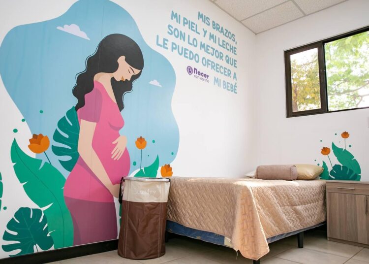 Despacho de la Primera Dama y MINSAL lanzan nuevo modelo para mejorar atención materno-infantil en El Salvador