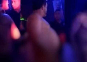 Alcalde colombiano es investigado por desnudarse en una discoteca