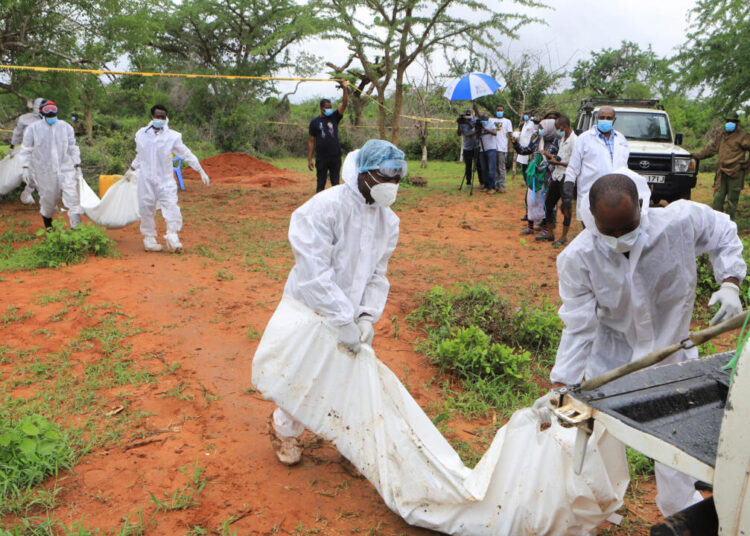 Elevan a 103 los cadáveres de presuntos miembros de una secta hallados en Kenia