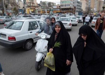 Irán prohíbe la entrada de mujeres sin velo en museos y lugares históricos