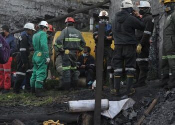 Siete mineros atrapados luego de una explosión en una mina en Colombia