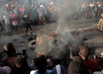 Queman vivos a 13 presuntos delincuentes en la capital de Haití