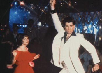 Pagan 260.000 dólares por un traje de John Travolta