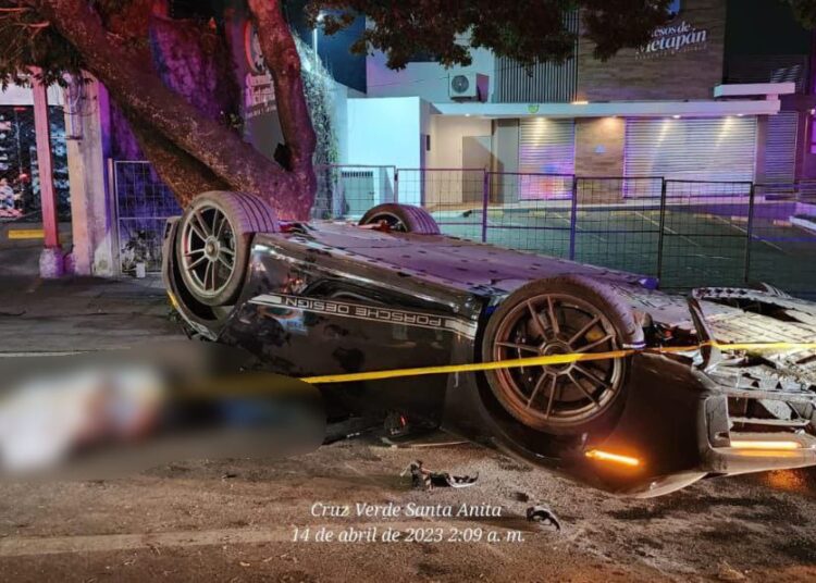 Dos personas fallecen en accidente automovilístico en un Porsche de lujo en San Salvador