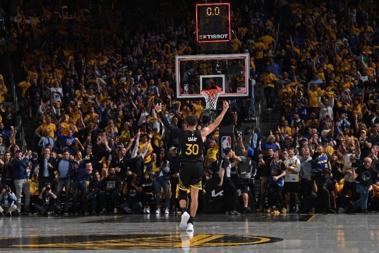 Los Golden State Warriors derrotaron a los Kings y recortaron la diferencia en la serie