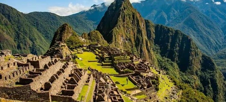Expulsan a dos turistas europeos por tomarse fotos desnudos en Machu Picchu