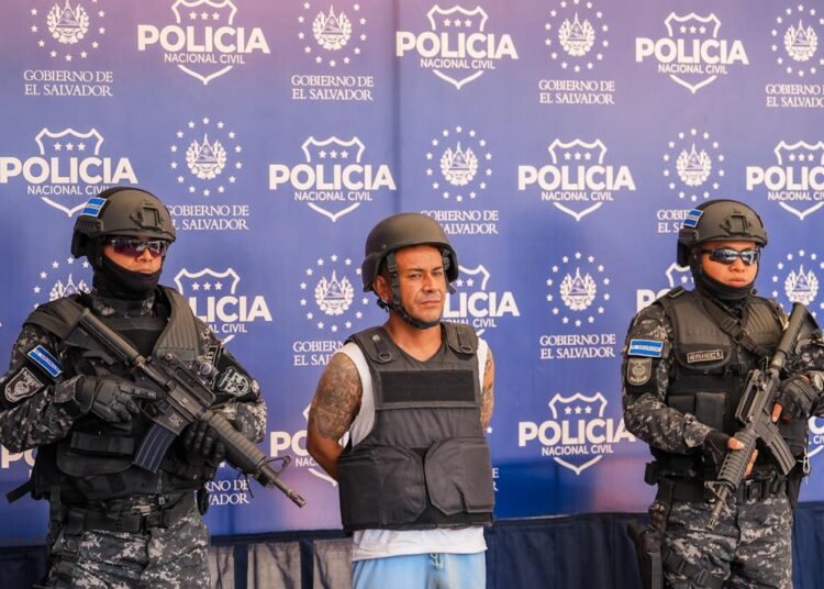 Gabinete de Seguridad presenta a corredor de clica detrás de los crímenes de los hermanos Toledo y la futbolista Jimena Ramírez