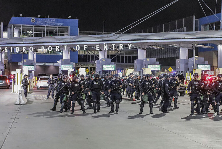 Agentes realizan simulacro de seguridad en frontera México-EEUU