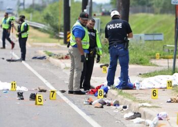 7 personas mueren tras ser atropelladas frente a un refugio de migrantes en Texas